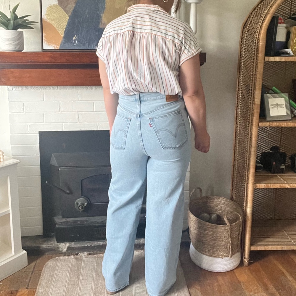 High Loose/Wide Leg Levi Jeans